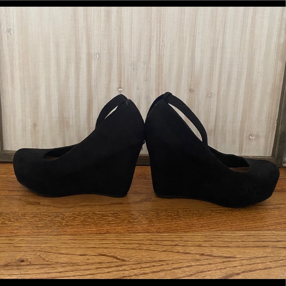 Shï Wedges - Picture 2 of 7